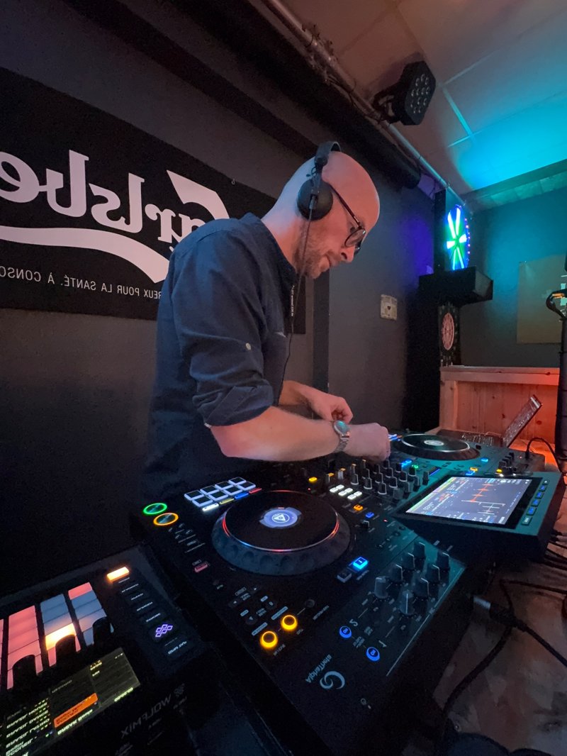 Mr JBee performing live DJ set